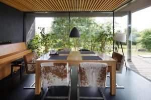 Renovarea clădirilor vechi – ce detalii trebuie analizate când sunt alese ferestrele